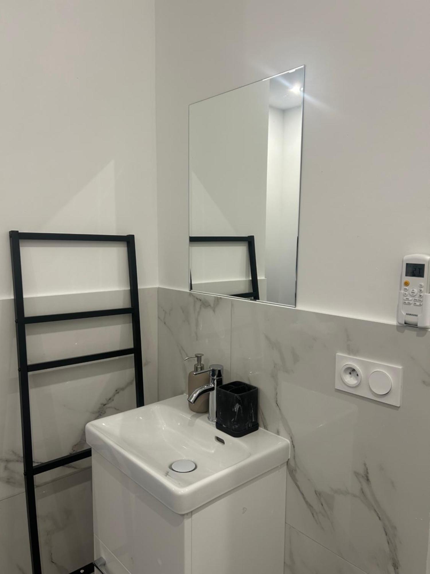 A 350M De La Gare Et Du Port De Monaco Apartment Бюсолей Екстериор снимка